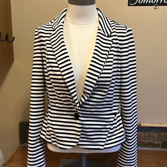 Elle Black and White Stripe Short Suit Jacket Women’s M - Picture 1 of 9